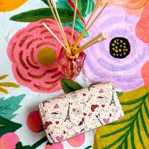 Touch of Paris wallet 💳